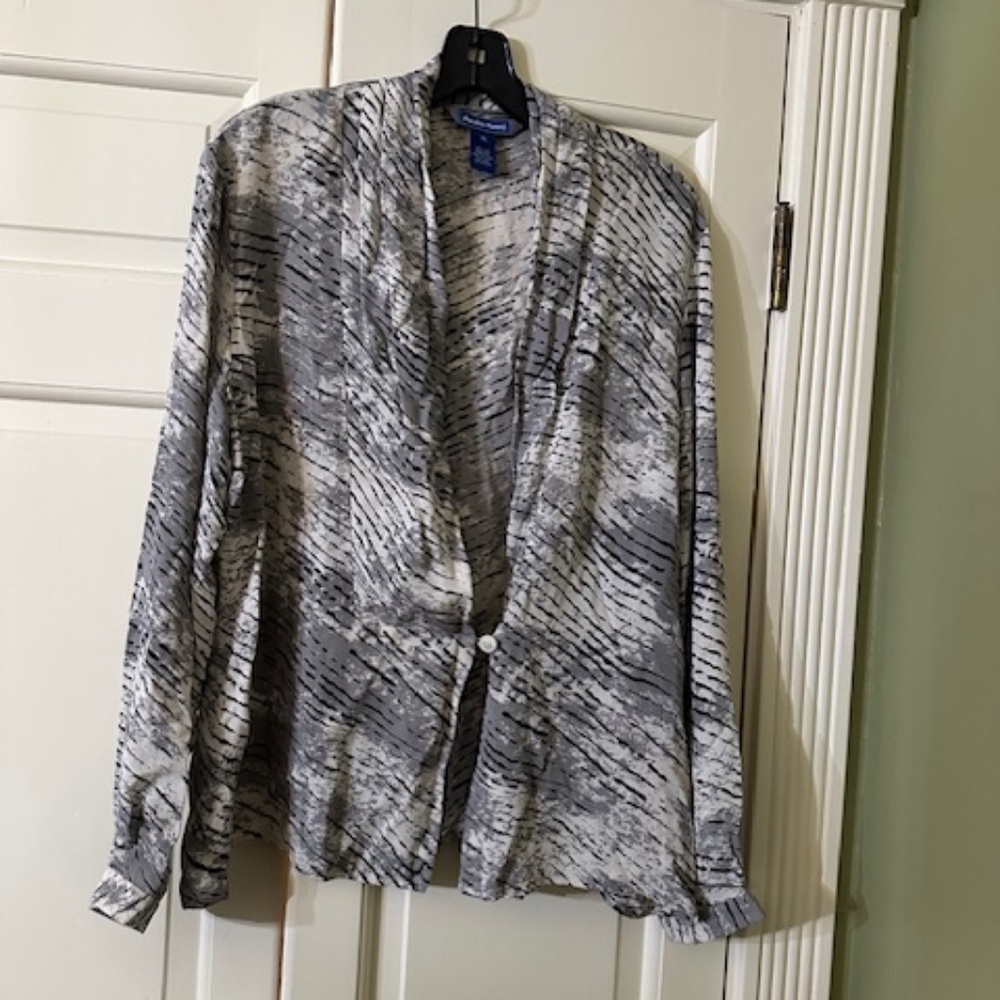 Austin Reed Long Sleeved Blouse w/ One Front Button, Size 16, 100% Silk